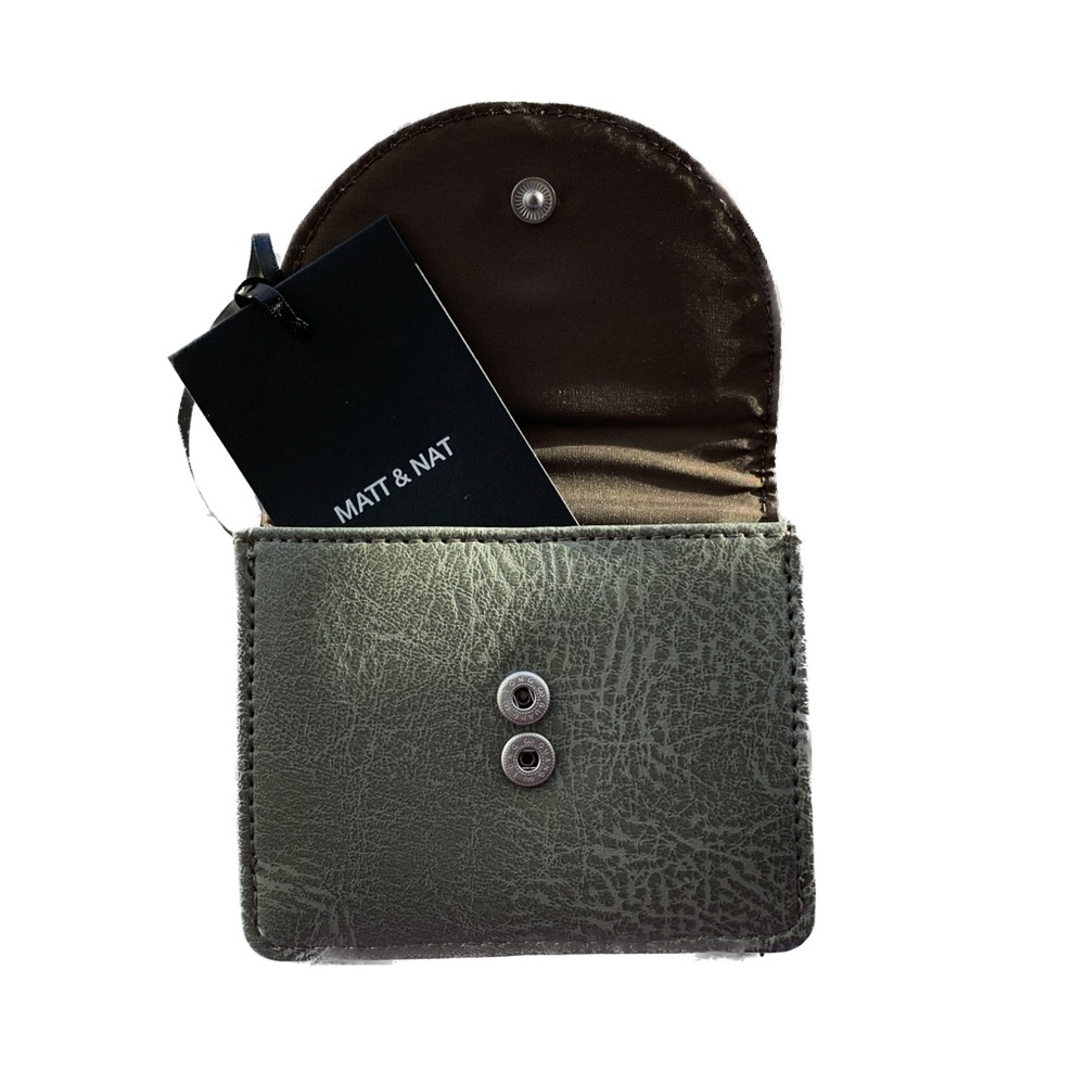 Trifold wallet -MATT AND NAT Dwell Wallet -NWT